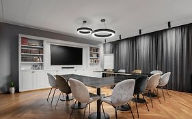 Hypernym Hotel & Suites